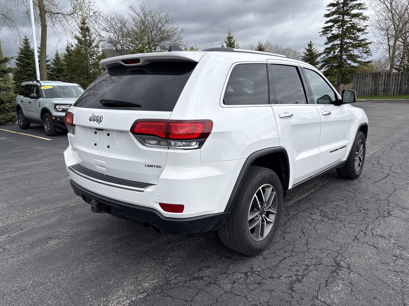 Used 2022 Bright White Clearcoat Jeep Limited image 8