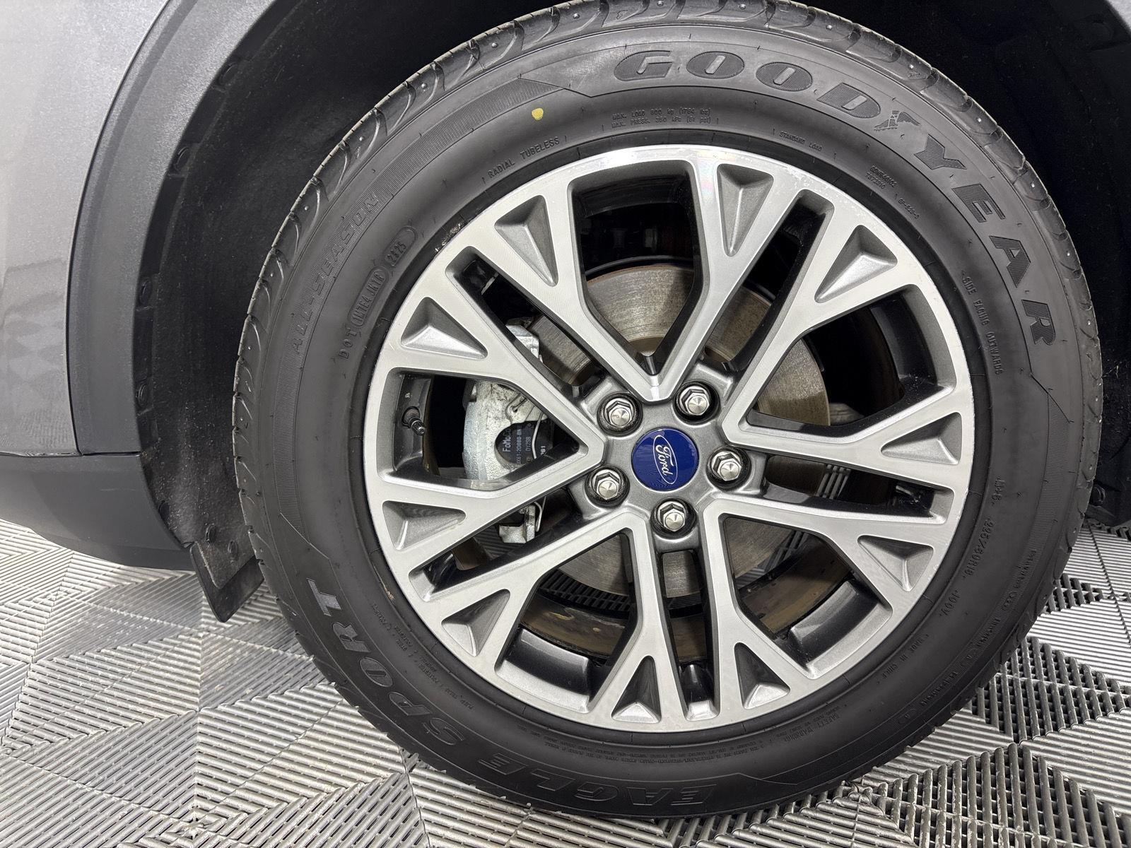 Used 2022 Gray Metallic Ford SEL image 6