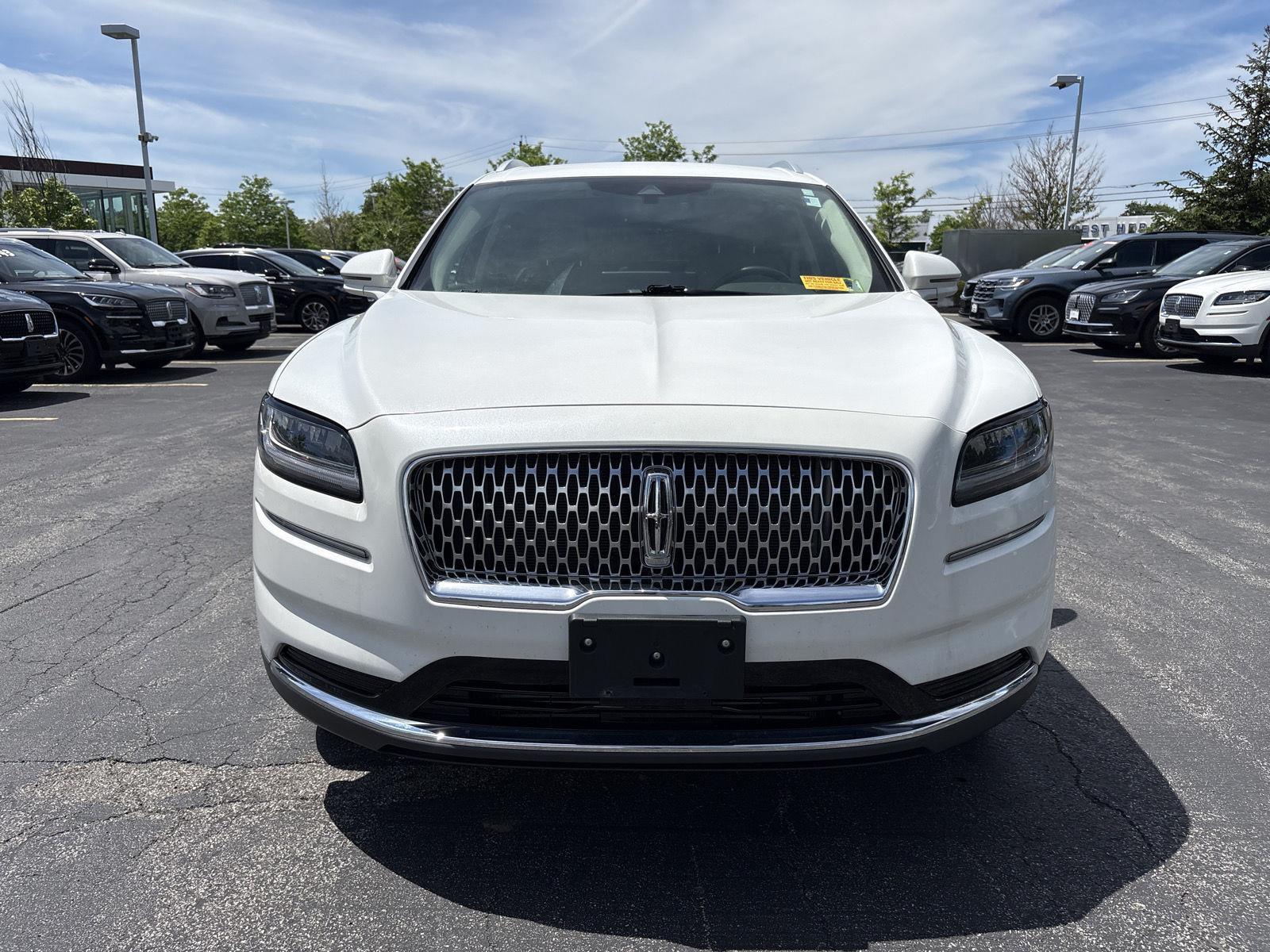 Certified Used 2023 Pristine White Metallic Tri-Coat Lincoln Standard image 2
