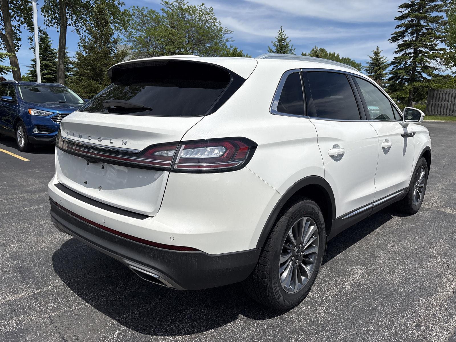 Certified Used 2023 Pristine White Metallic Tri-Coat Lincoln Standard image 19