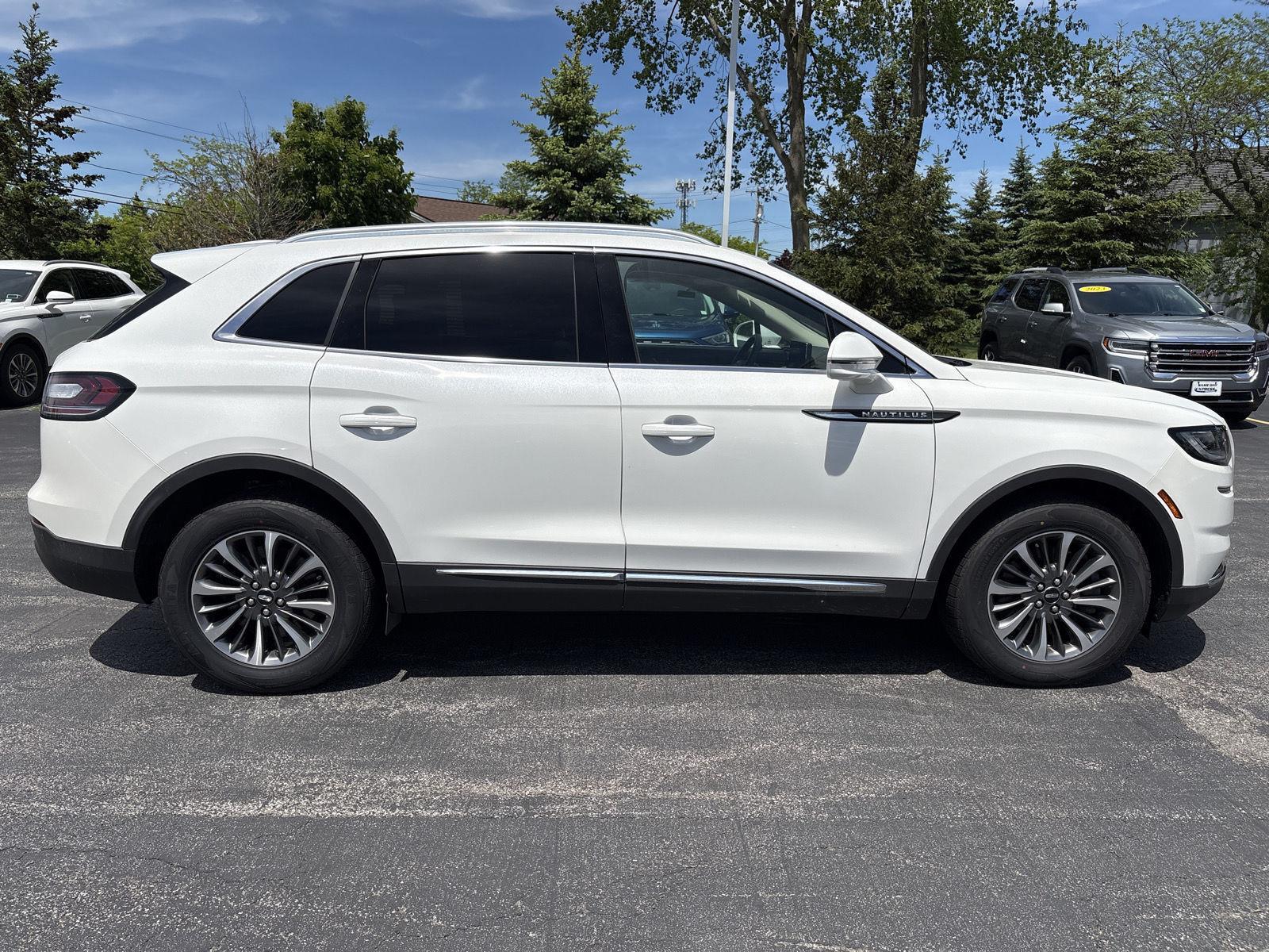 Certified Used 2023 Pristine White Metallic Tri-Coat Lincoln Standard image 20