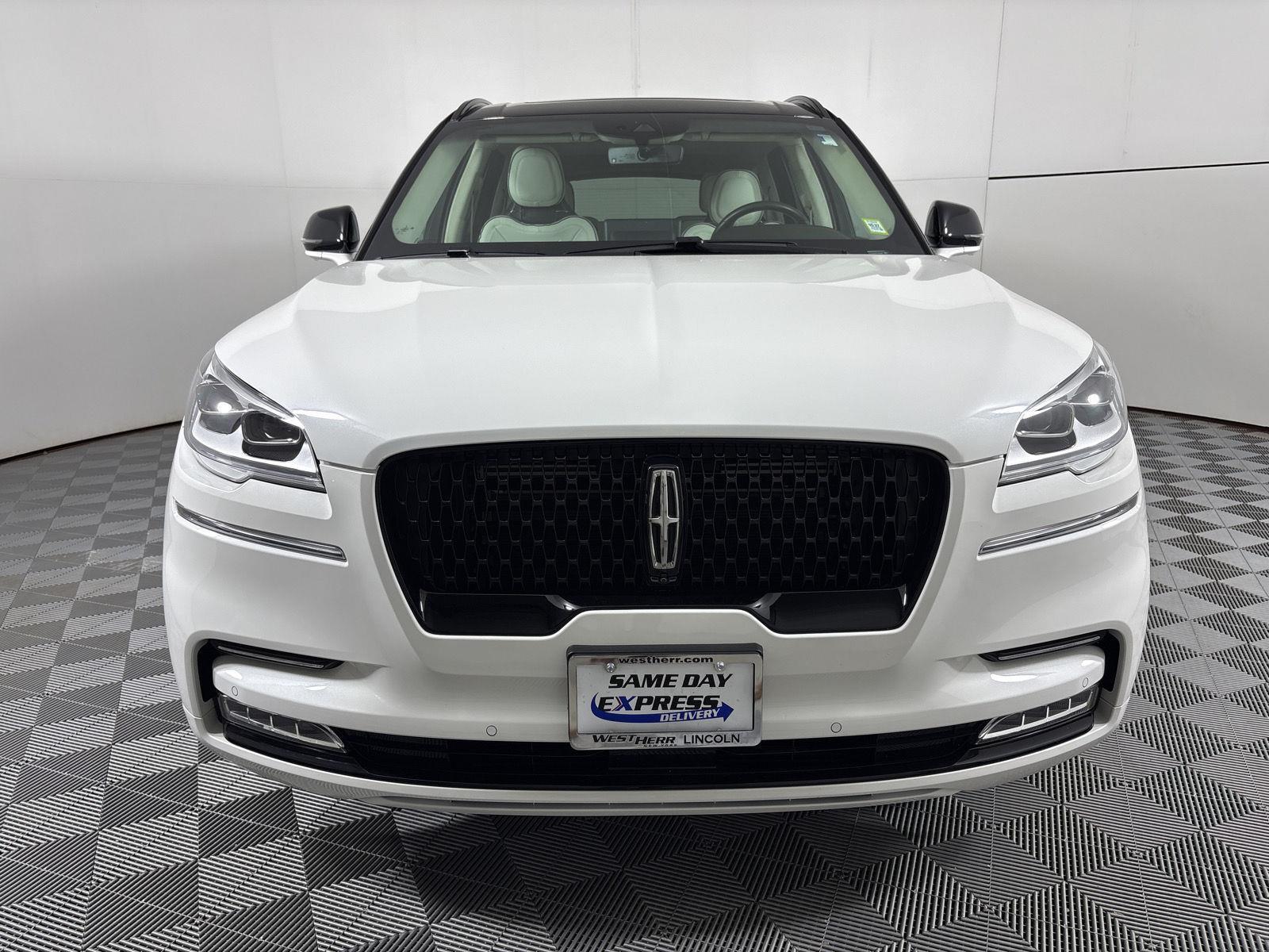Certified Used 2024 Pristine White Metallic Tri-Coat Lincoln Black Label image 2
