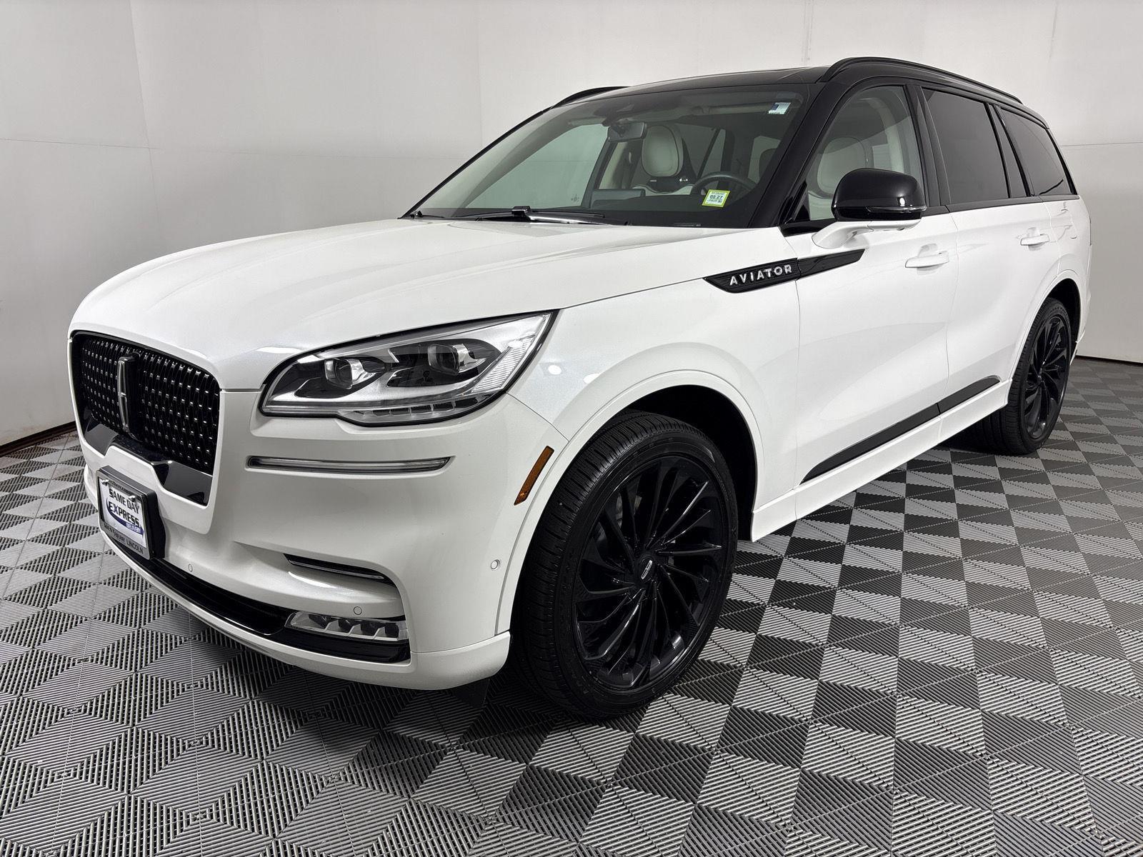 Certified Used 2024 Pristine White Metallic Tri-Coat Lincoln Black Label image 3