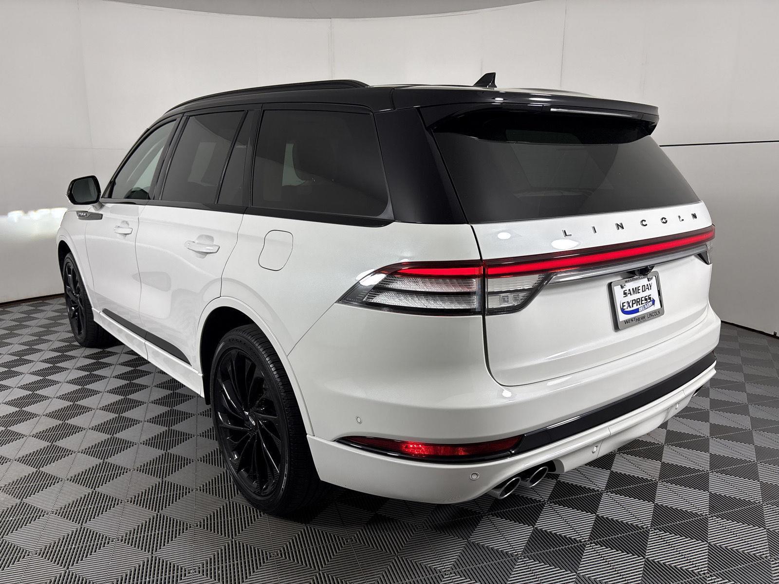 Certified Used 2024 Pristine White Metallic Tri-Coat Lincoln Black Label image 20