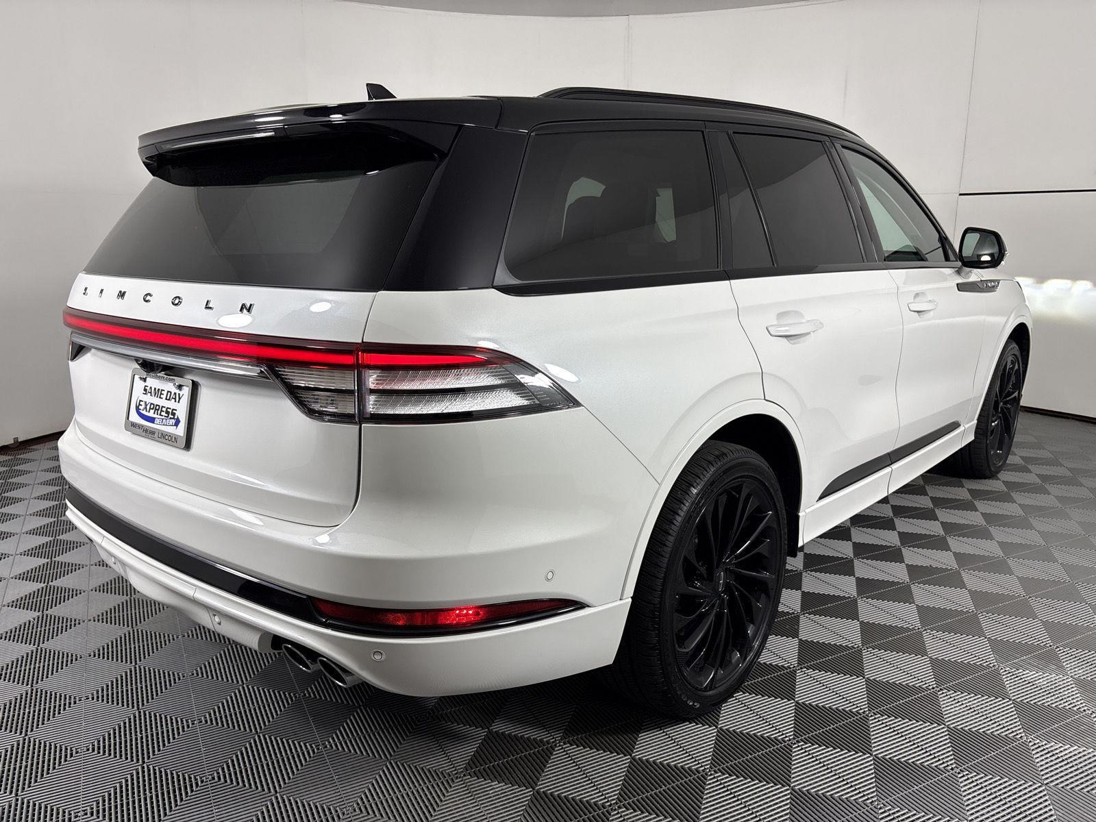 Certified Used 2024 Pristine White Metallic Tri-Coat Lincoln Black Label image 25