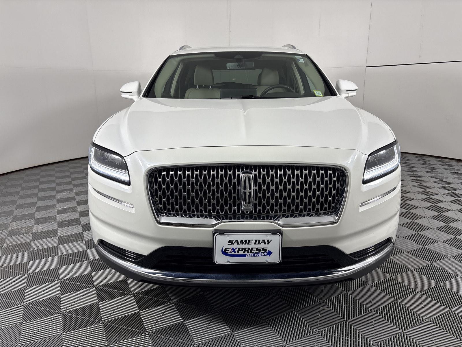 Certified Used 2023 Pristine White Metallic Tri-Coat Lincoln Standard image 22
