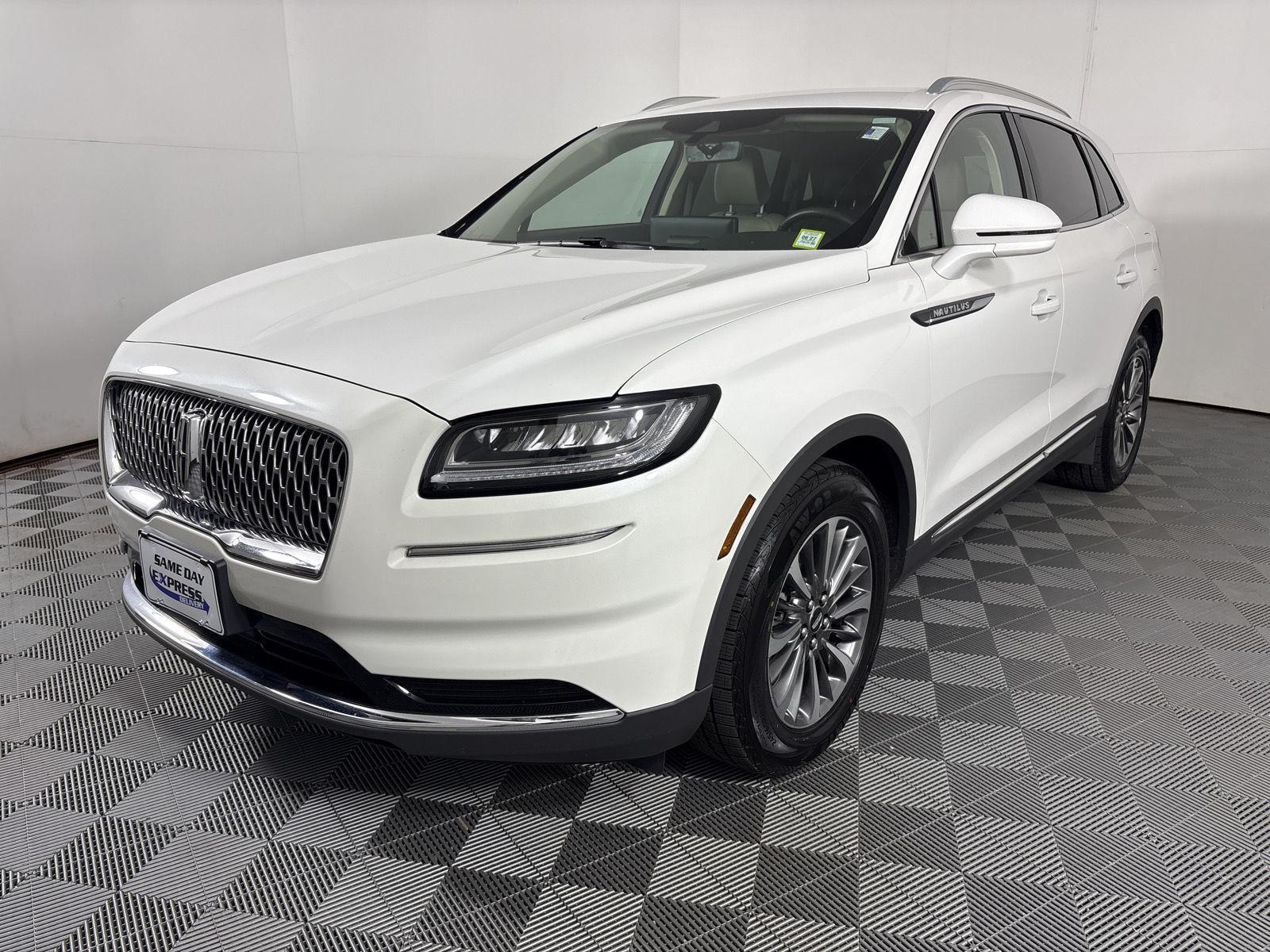 Certified Used 2023 Pristine White Metallic Tri-Coat Lincoln Standard image 23