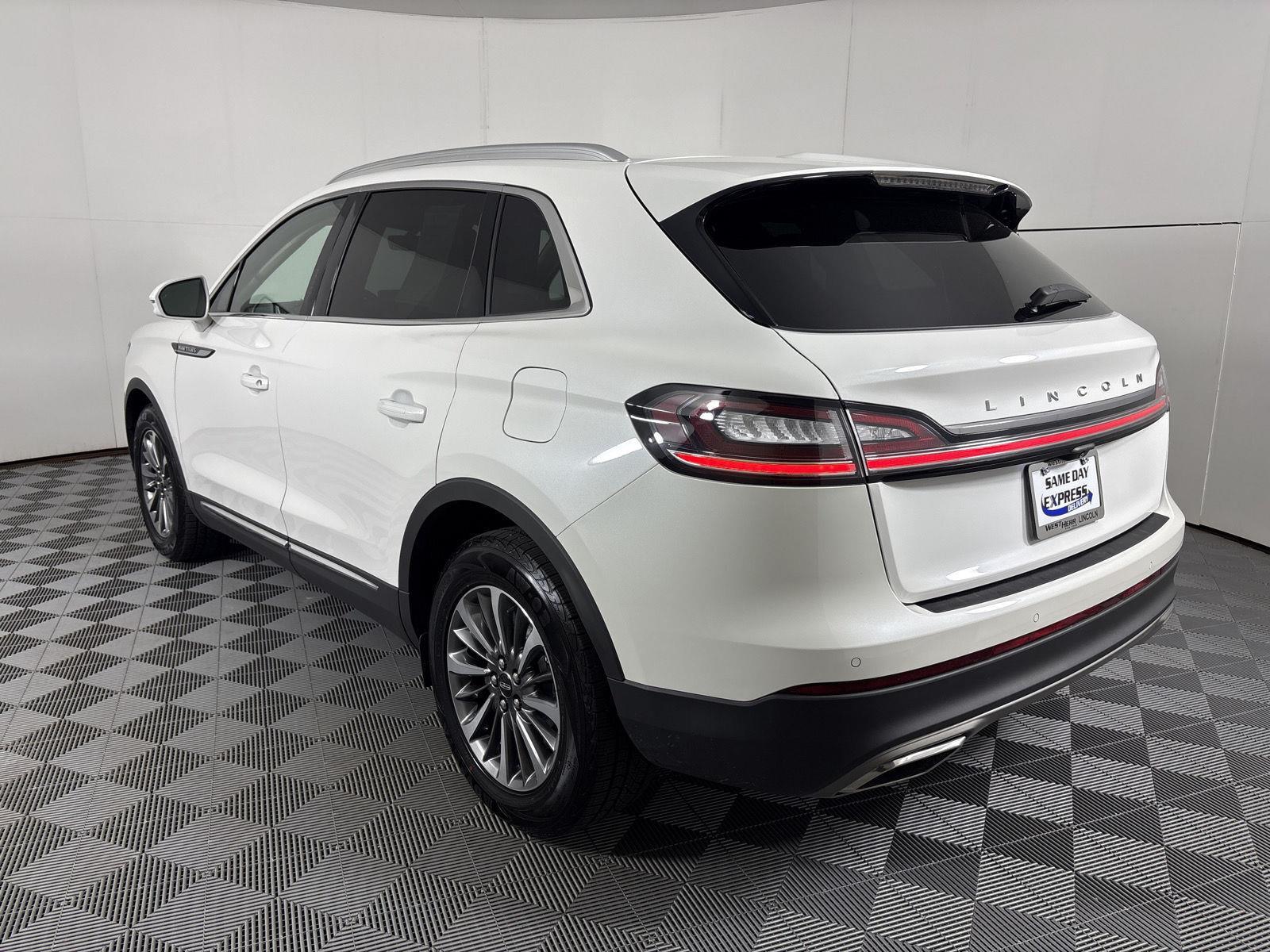 Certified Used 2023 Pristine White Metallic Tri-Coat Lincoln Standard image 35