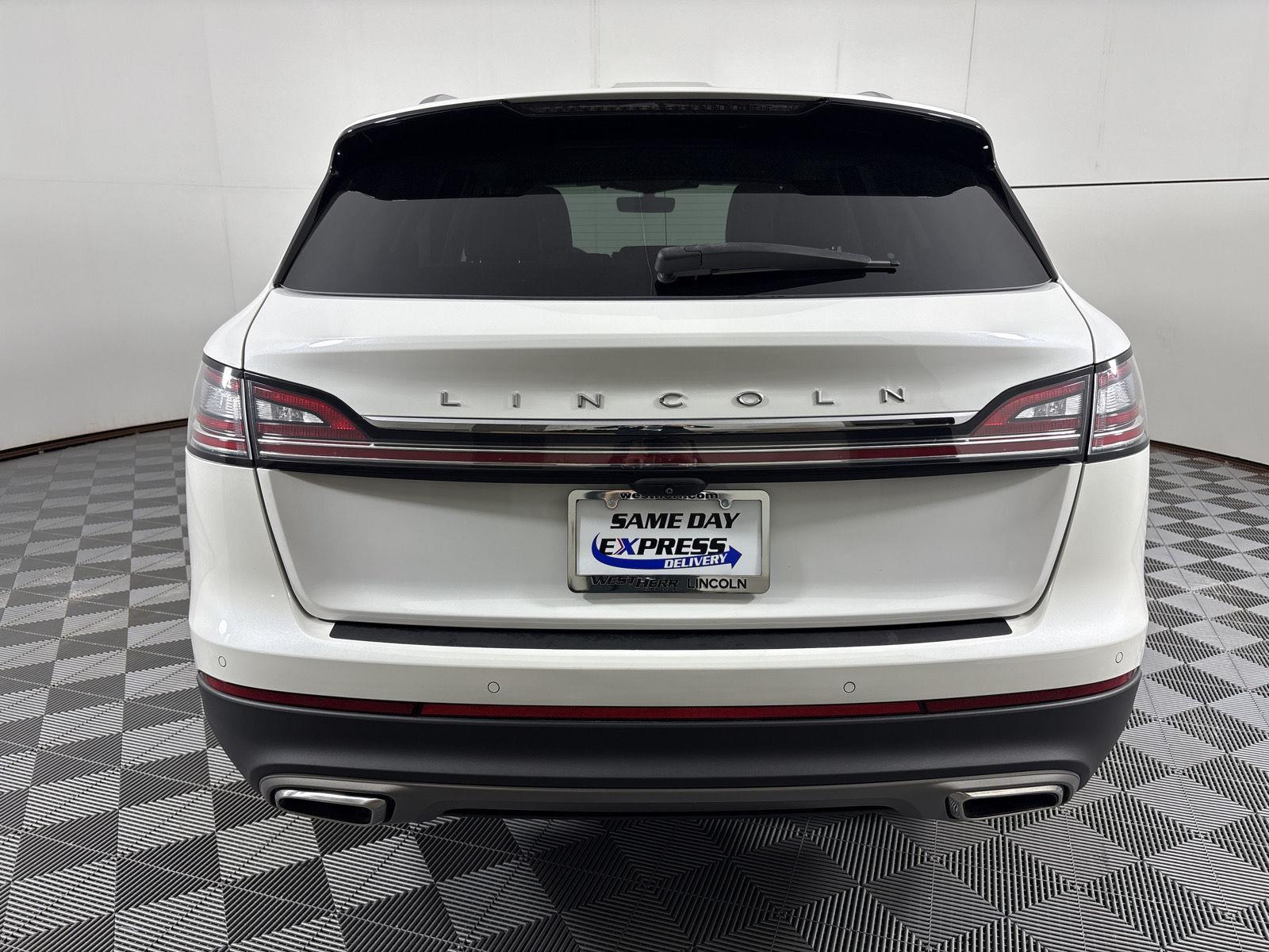 Certified Used 2023 Pristine White Metallic Tri-Coat Lincoln Standard image 36