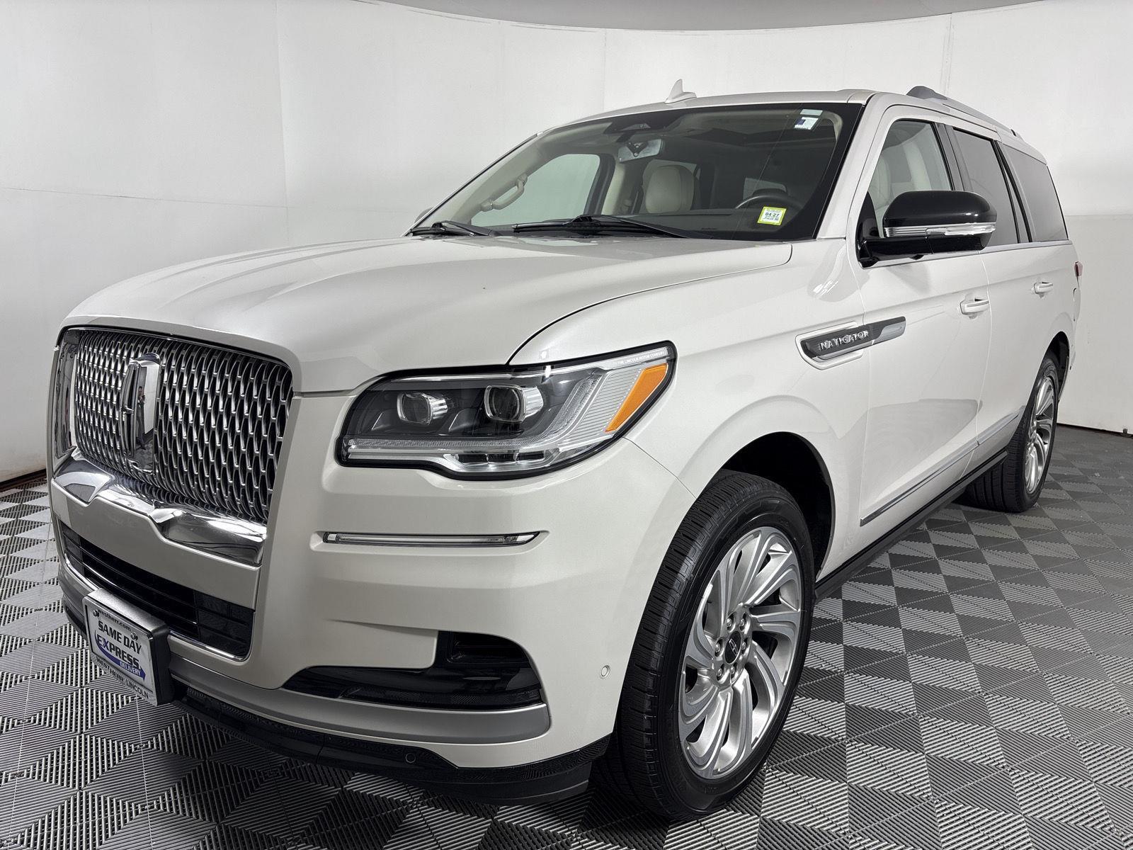 Certified Used 2024 Ceramic Pearl Lincoln Reserve image 4