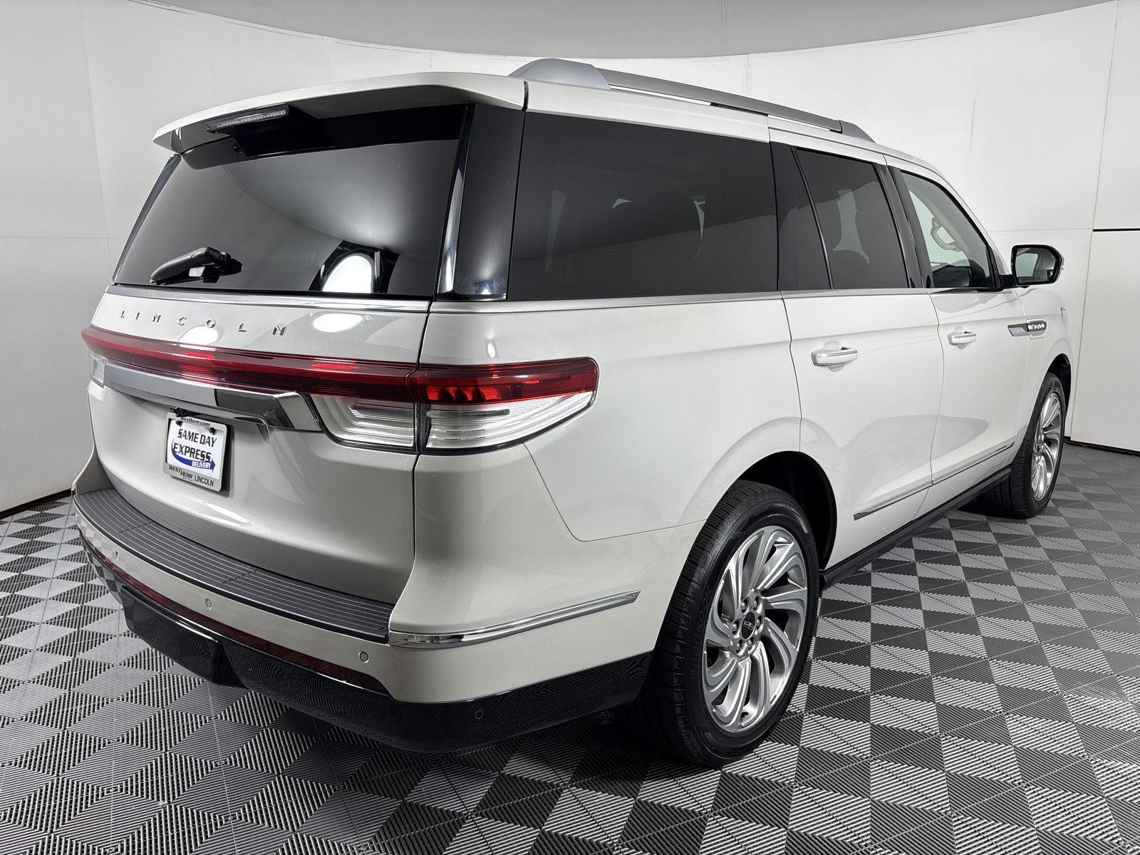 Certified Used 2024 Ceramic Pearl Lincoln Reserve image 27