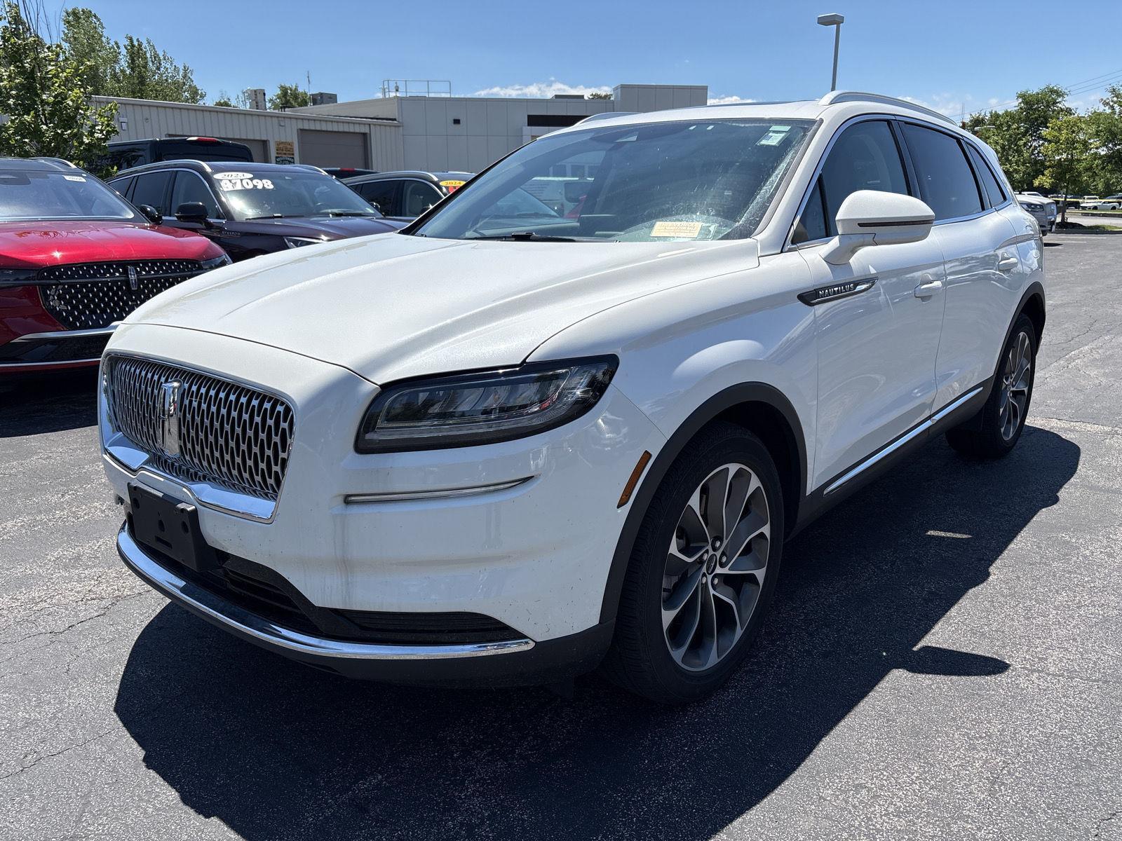 Certified Used 2023 Pristine White Metallic Tri-Coat Lincoln Reserve image 3