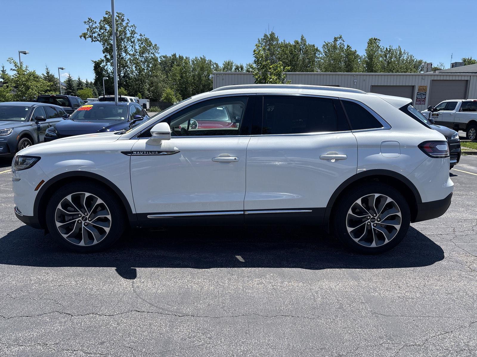 Certified Used 2023 Pristine White Metallic Tri-Coat Lincoln Reserve image 5