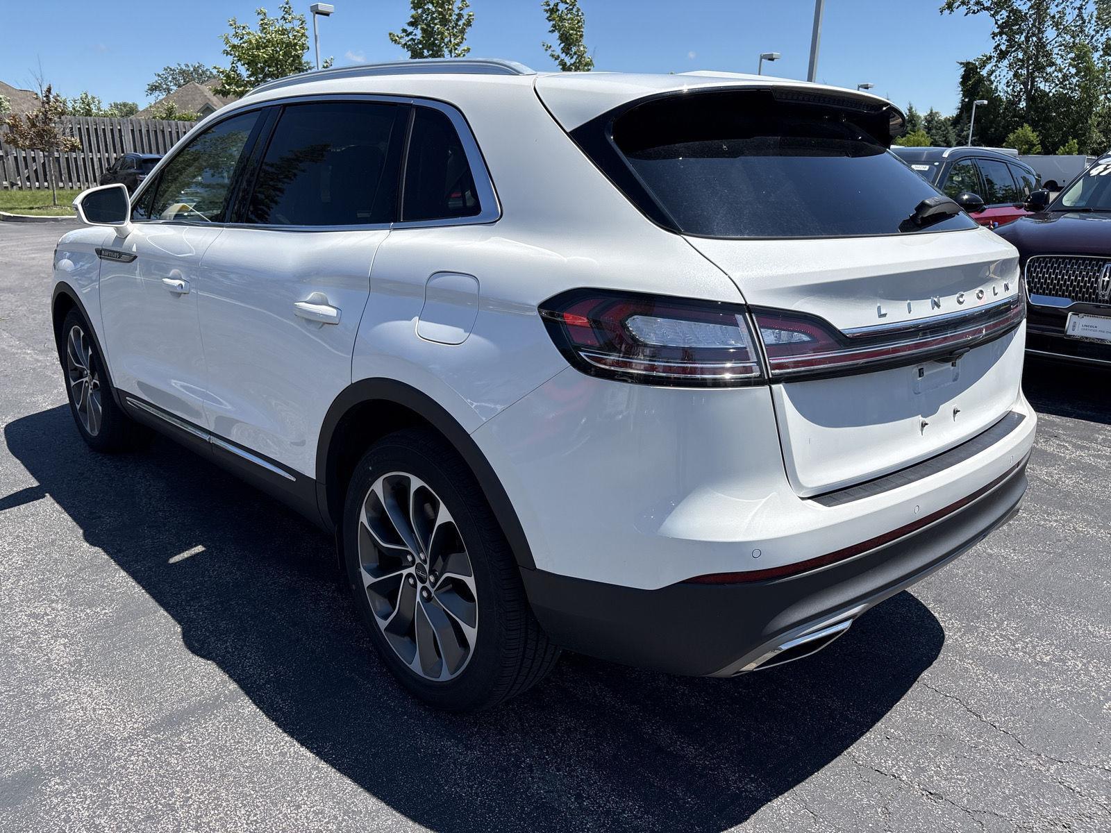 Certified Used 2023 Pristine White Metallic Tri-Coat Lincoln Reserve image 16
