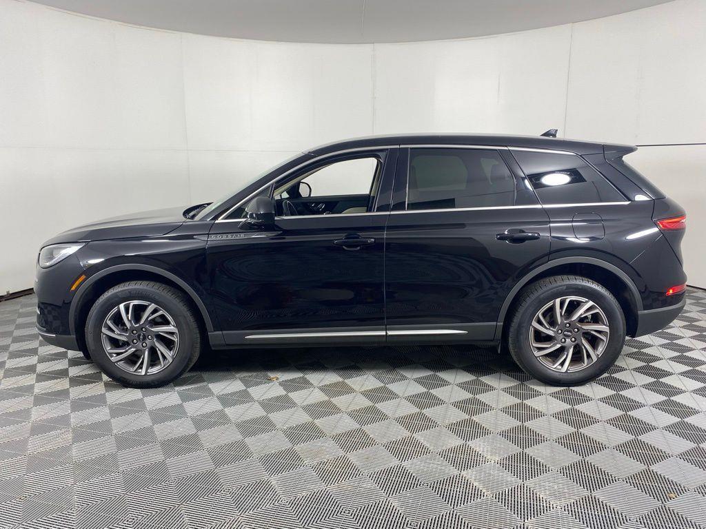 Used 2025 Infinite Black Metallic Clearcoat Lincoln Premiere image 7