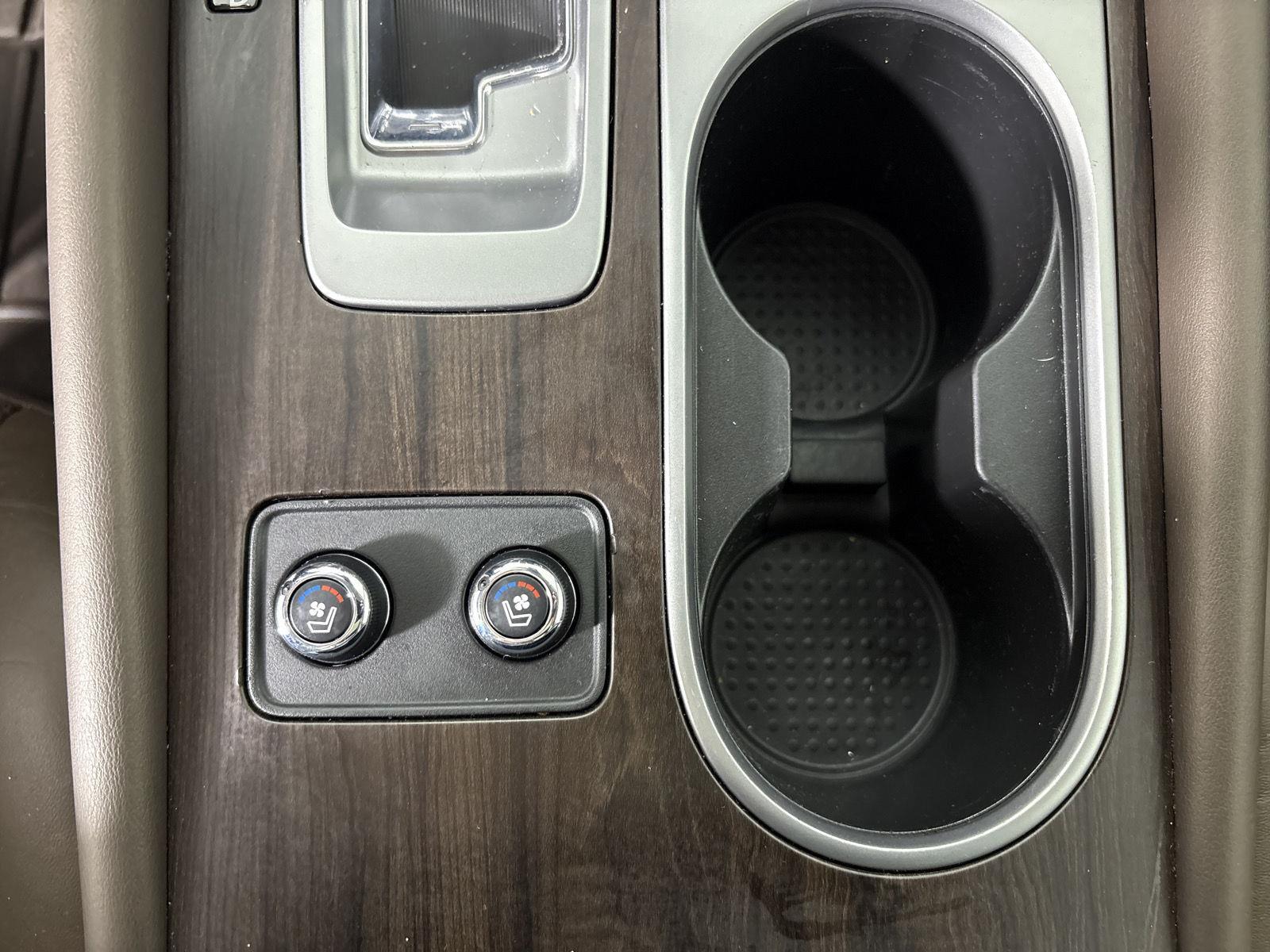 Used 2020 Pearl White Tricoat Nissan Platinum image 12