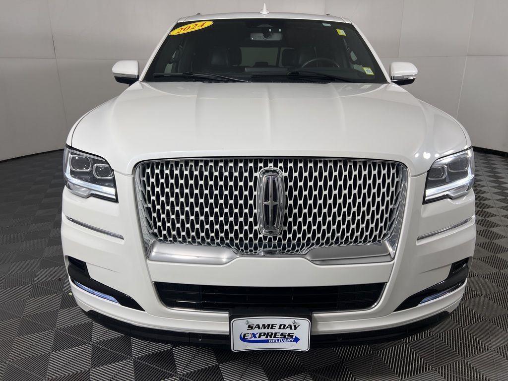 Certified Used 2024 White Metallic Lincoln Reserve image 18
