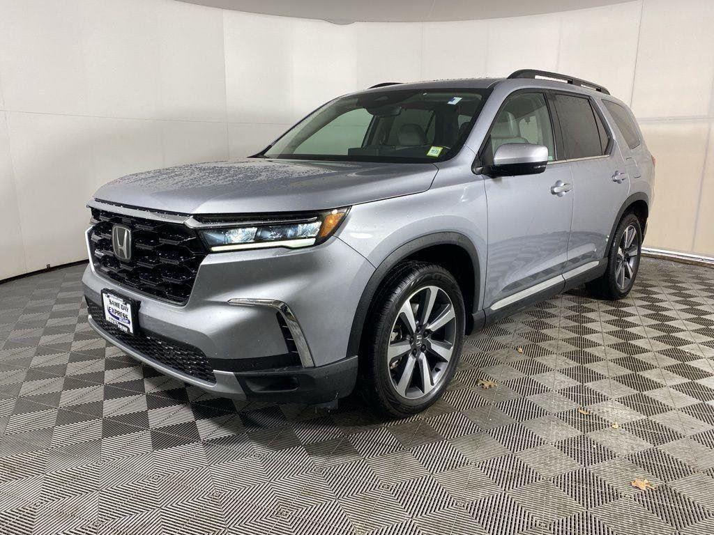 Used 2023 Lunar Silver Metallic Honda Touring image 4