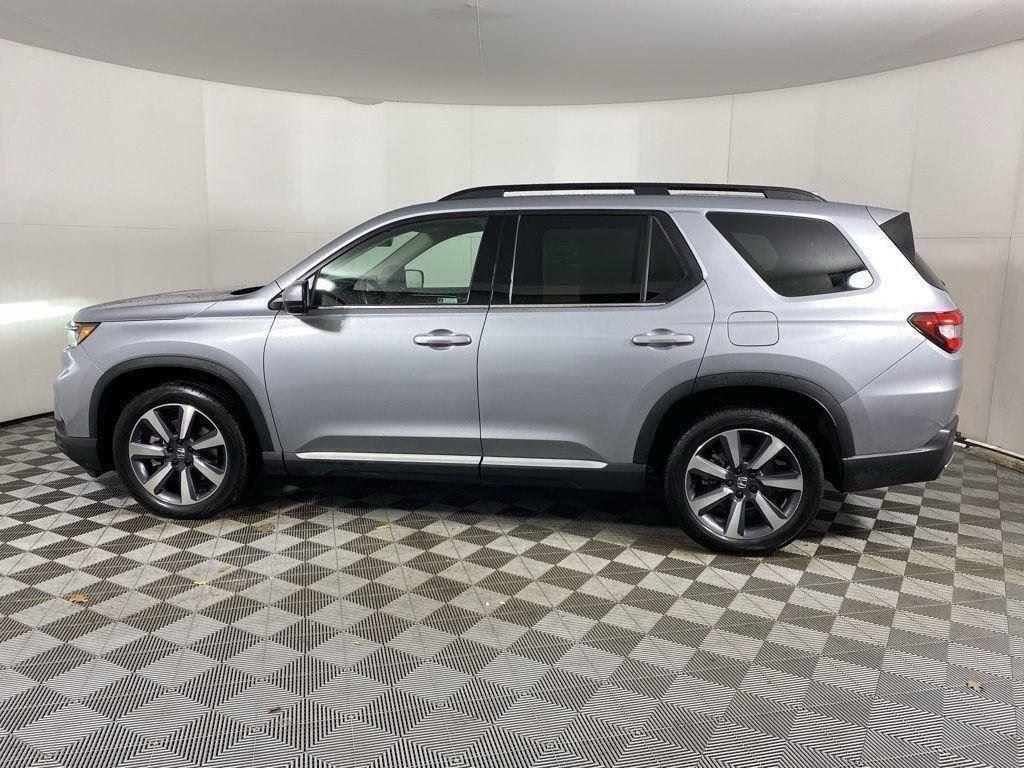 Used 2023 Lunar Silver Metallic Honda Touring image 6