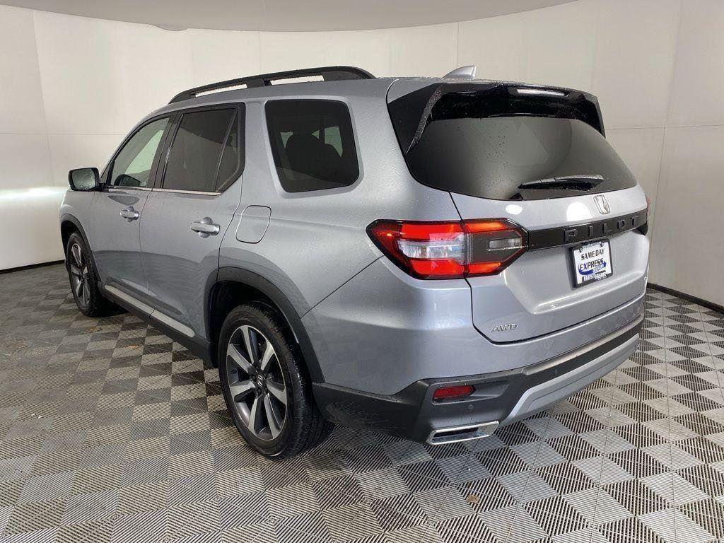 Used 2023 Lunar Silver Metallic Honda Touring image 7