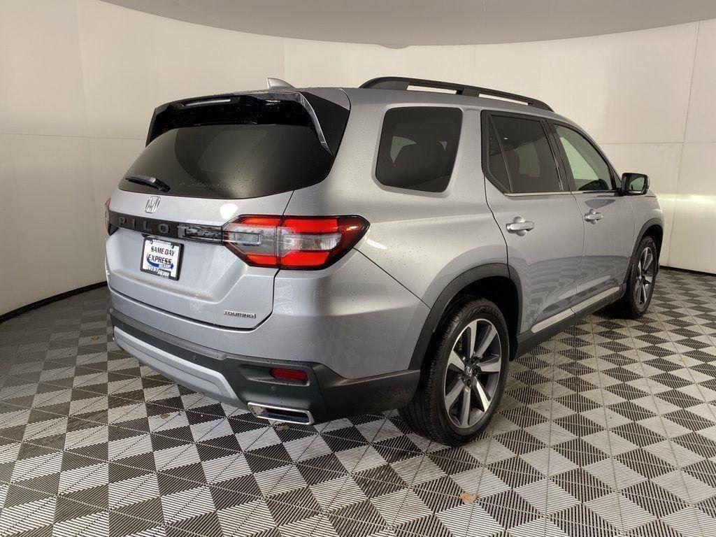 Used 2023 Lunar Silver Metallic Honda Touring image 11