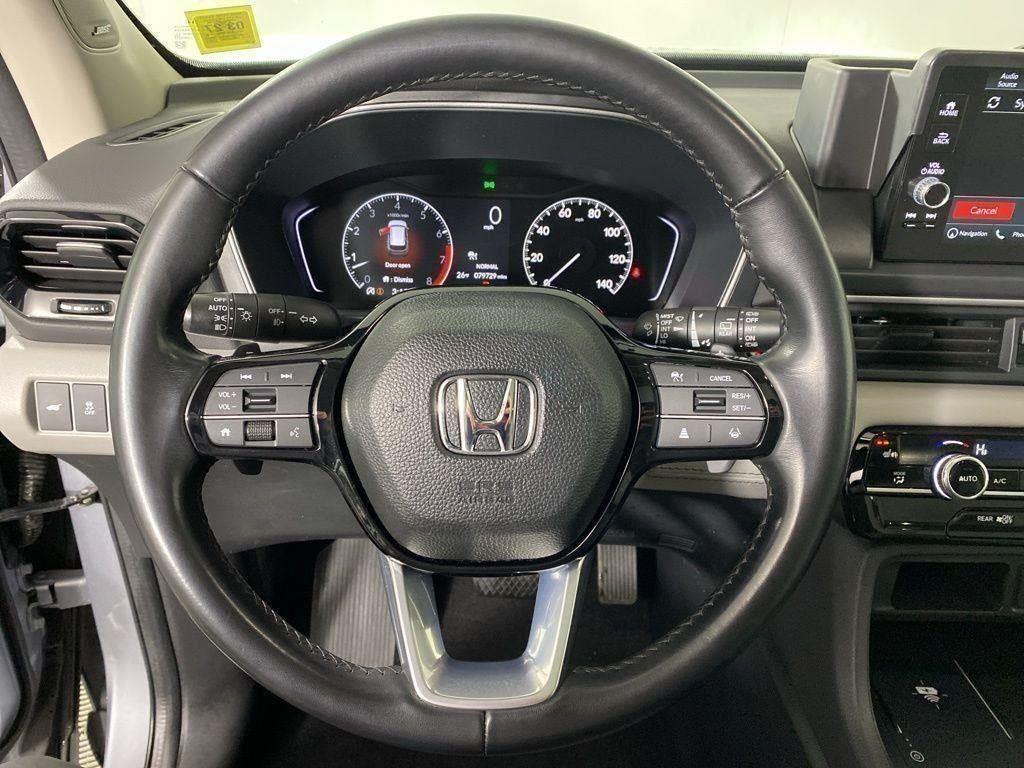 Used 2023 Lunar Silver Metallic Honda Touring image 17