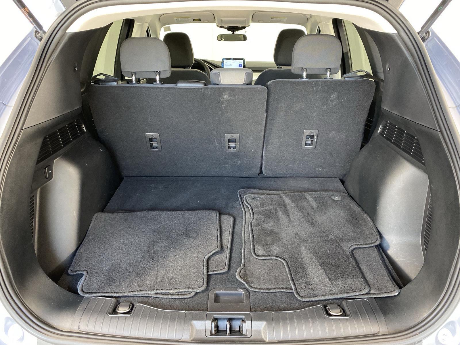 Used 2022 Iced Blue Silver Ford SE image 7