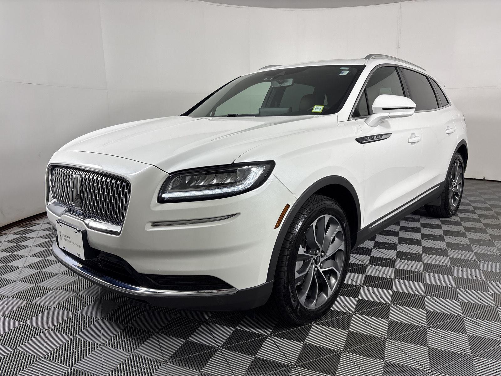 Certified Used 2023 Pristine White Metallic Tri-Coat Lincoln Reserve image 3