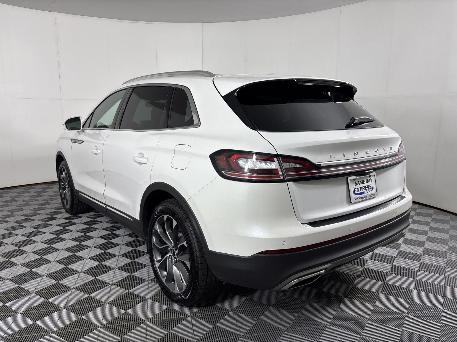 Certified Used 2023 Pristine White Metallic Tri-Coat Lincoln Reserve image 17