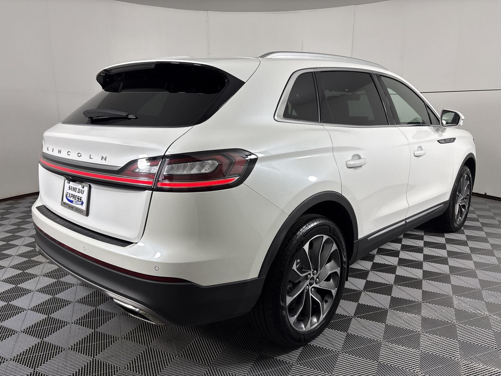Certified Used 2023 Pristine White Metallic Tri-Coat Lincoln Reserve image 22
