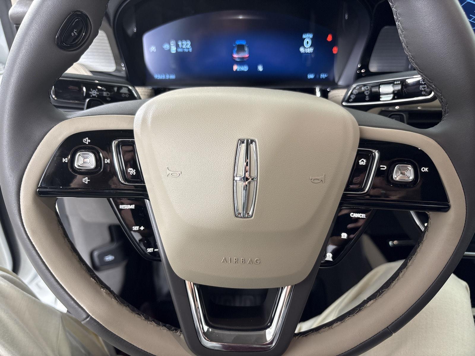 Certified Used 2024 Pristine White Metallic Tri-Coat Lincoln Premiere image 11