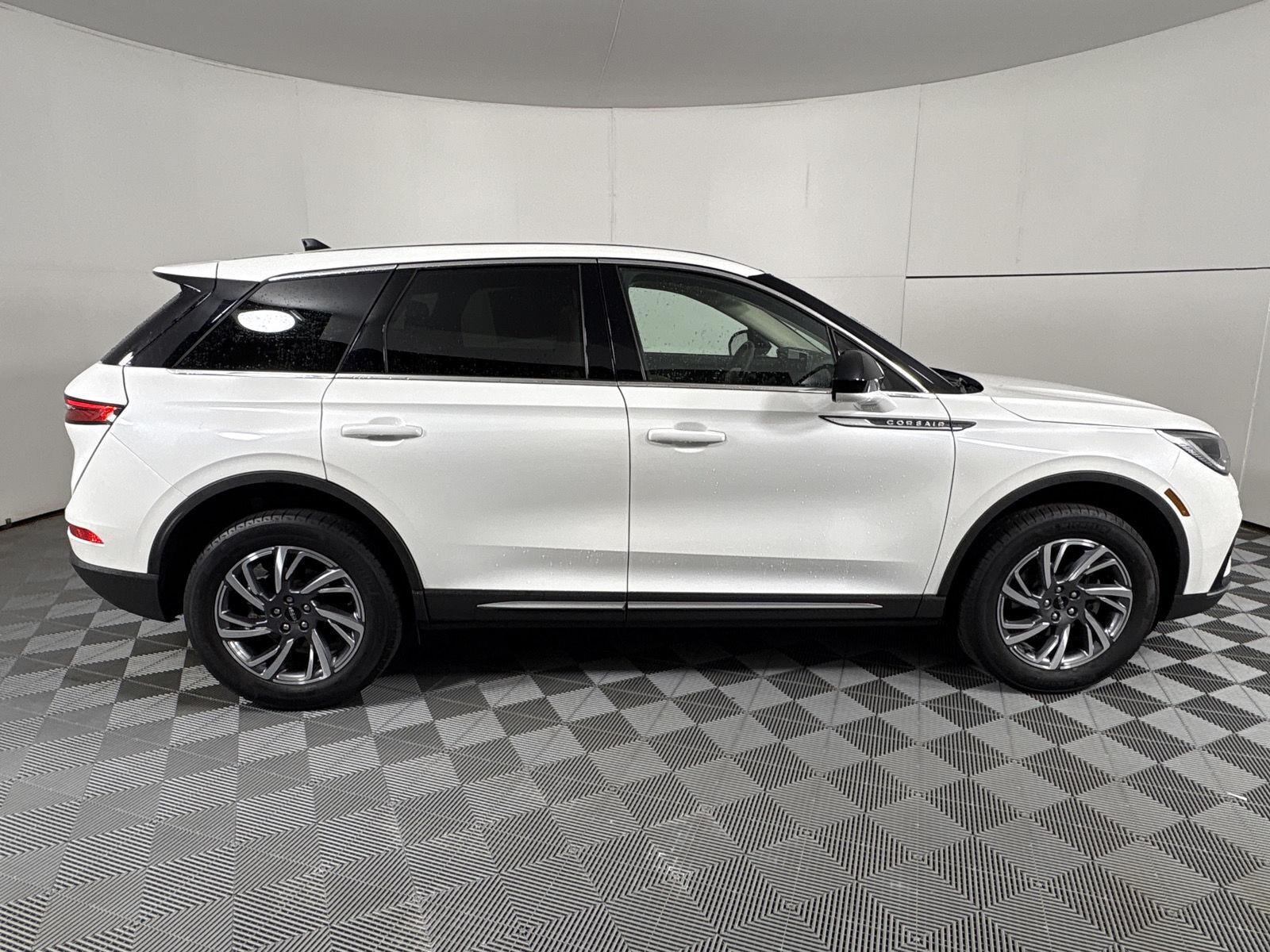 Certified Used 2024 Pristine White Metallic Tri-Coat Lincoln Premiere image 21