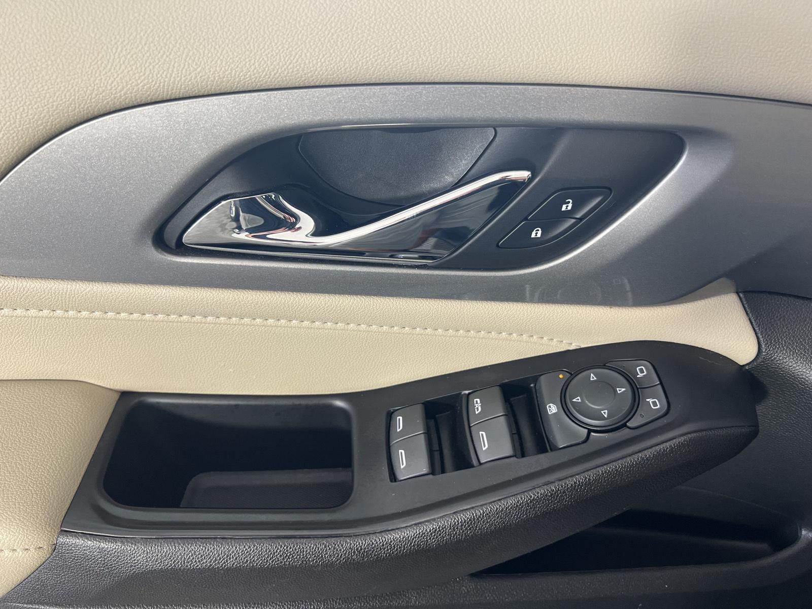 Used 2023 Silver Sage Chevrolet LT Leather image 6