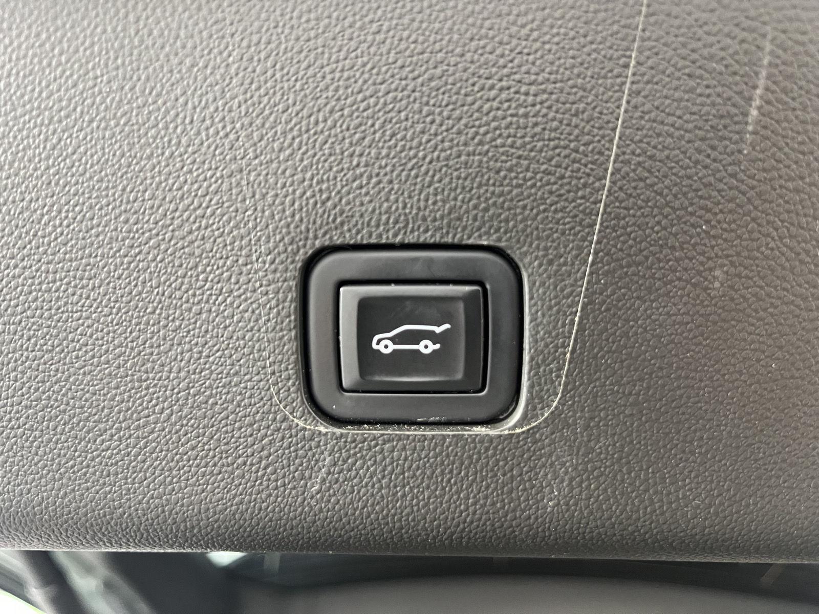 Used 2023 Silver Sage Chevrolet LT Leather image 22