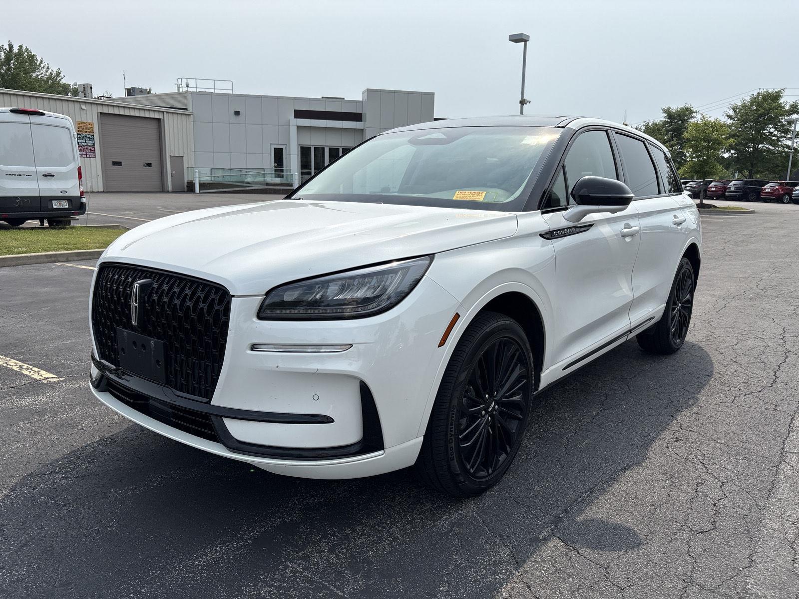 Certified Used 2023 Pristine White Metallic Tri-Coat Lincoln Standard image 3