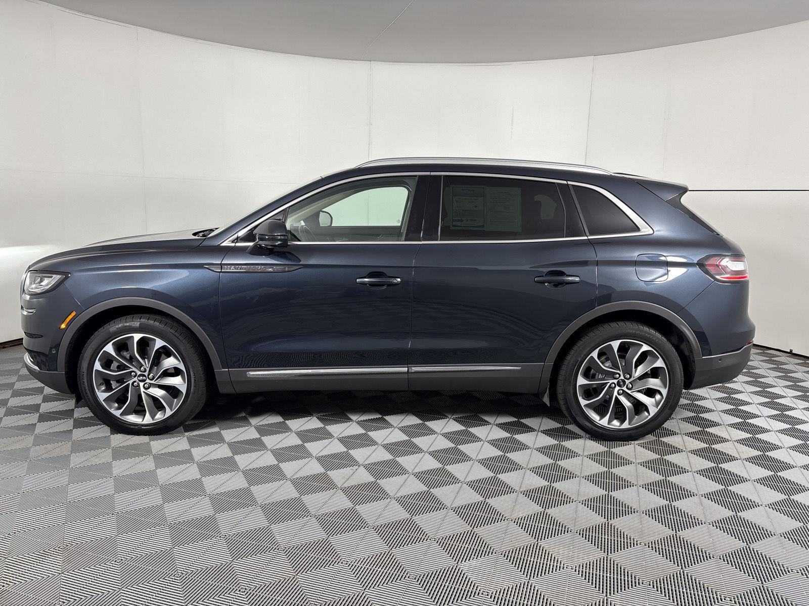 Certified Used 2023 Flight Blue Metallic Clearcoat Lincoln Reserve image 16