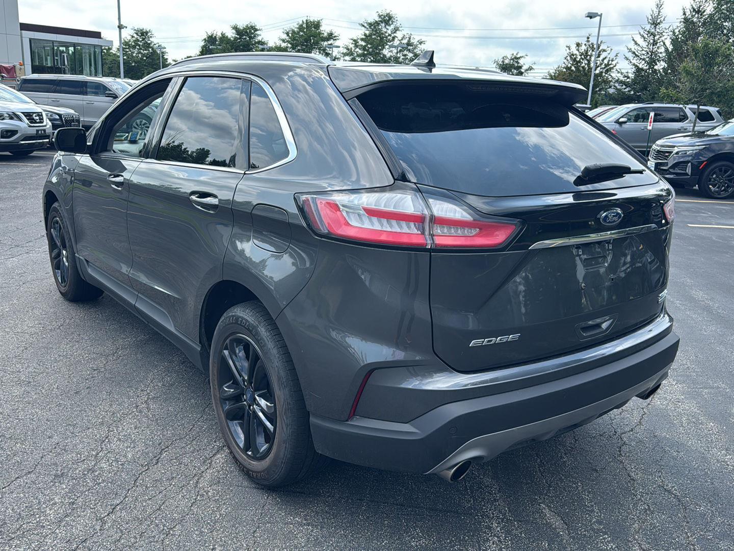 Used 2020 Magnetic Ford SEL image 3