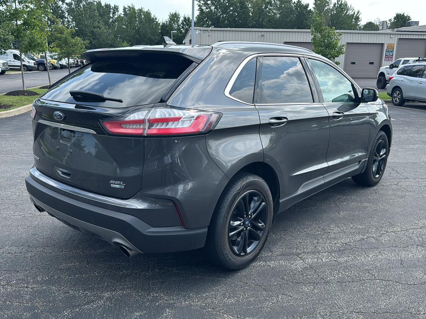 Used 2020 Magnetic Ford SEL image 4