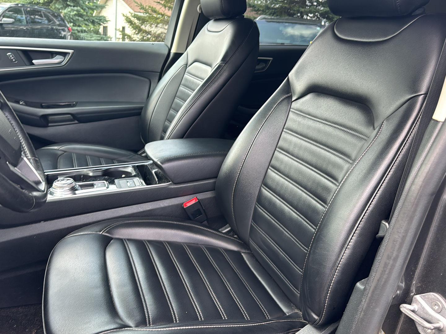 Used 2020 Magnetic Ford SEL image 5