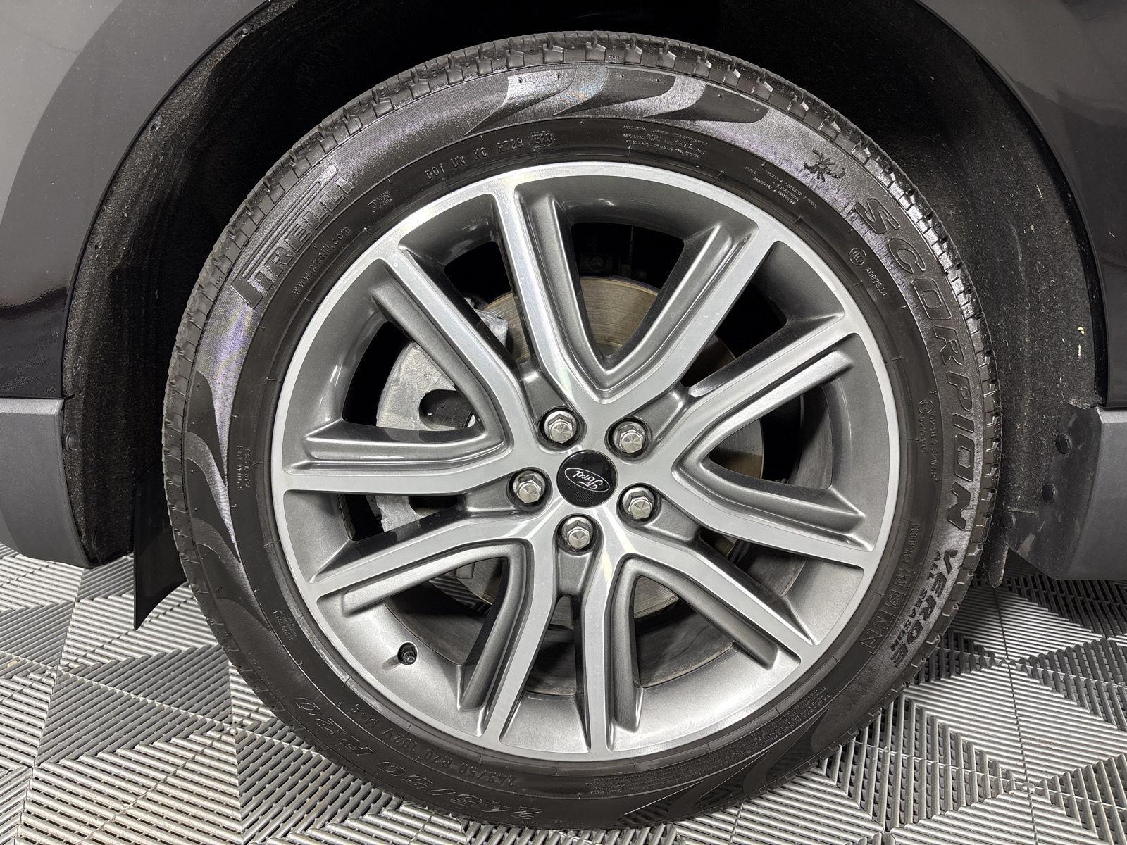 Used 2024 Agate Black Metallic Ford Titanium image 4