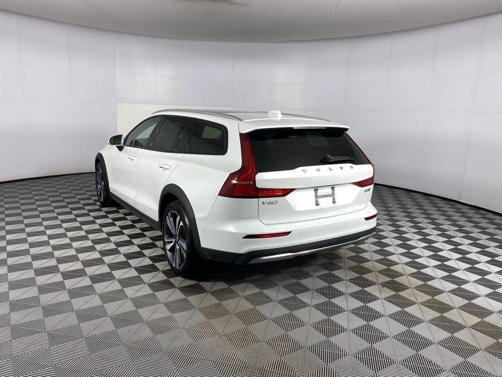Certified Used 2023 Crystal White Metallic Volvo Plus image 5