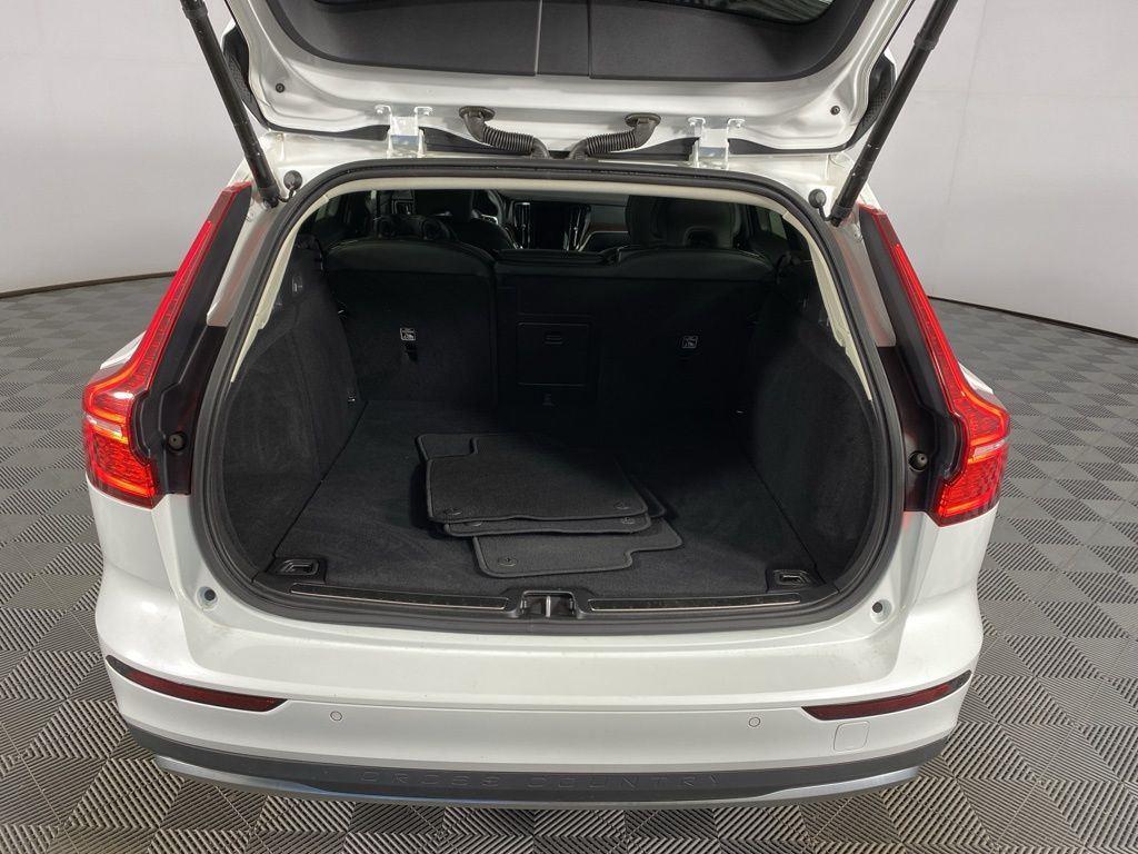 Certified Used 2023 Crystal White Metallic Volvo Plus image 13