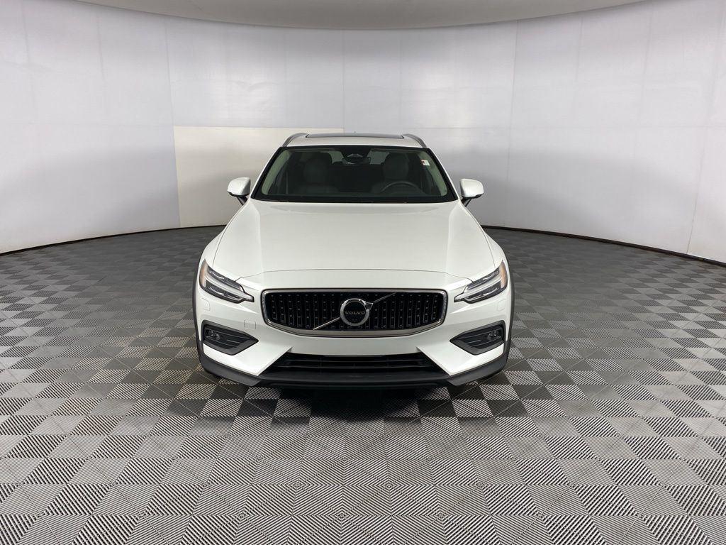 Certified Used 2023 Crystal White Metallic Volvo Plus image 17