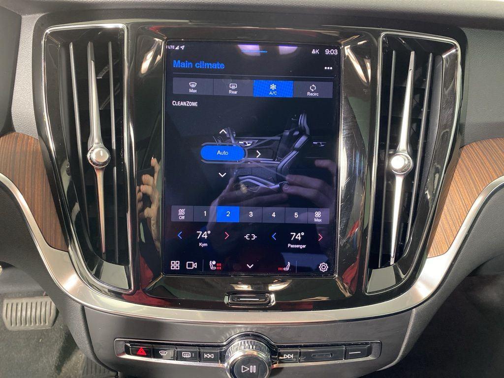 Certified Used 2023 Crystal White Metallic Volvo Plus image 28