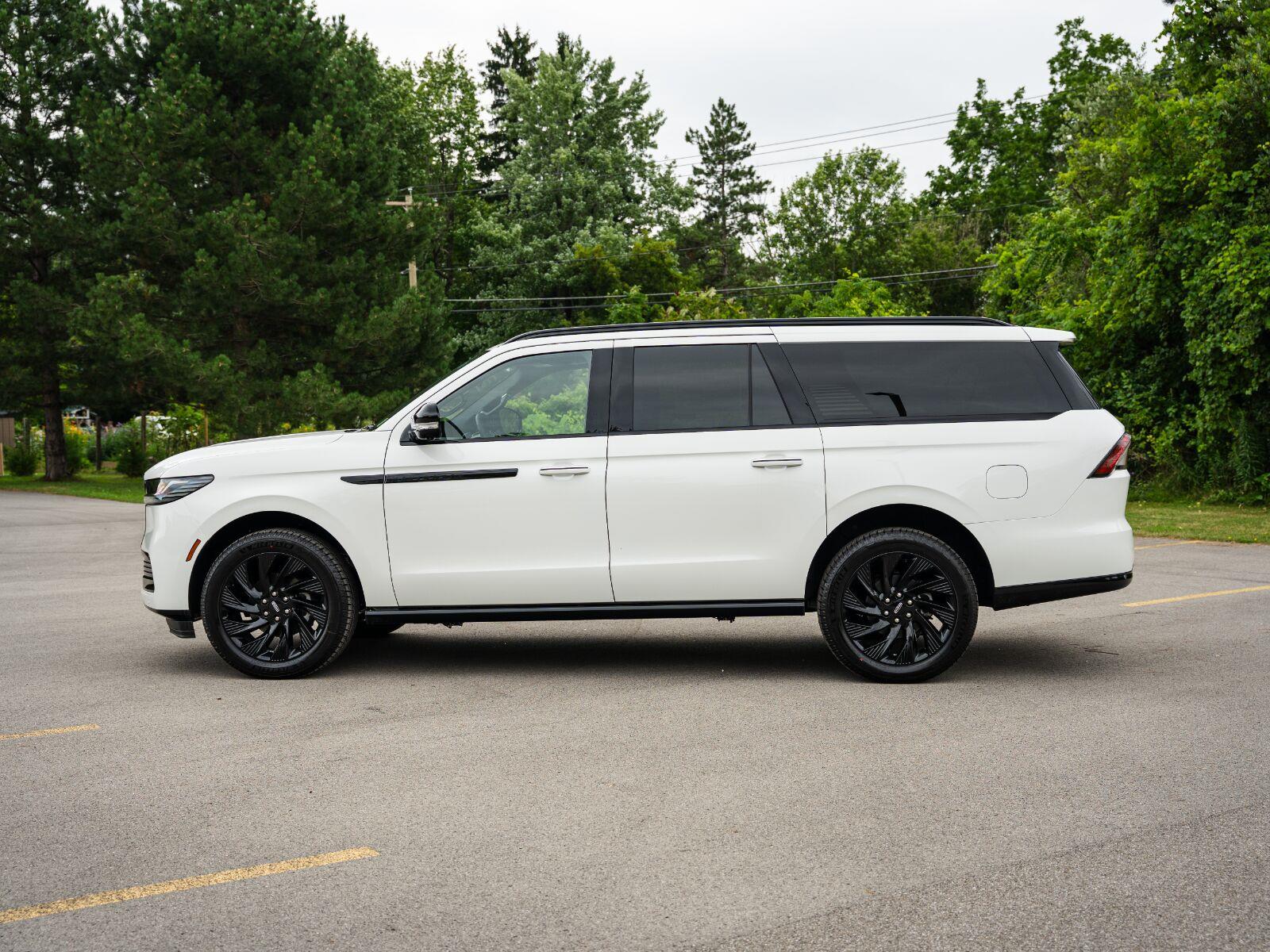 New 2026 Pristine White Metallic Tri-Coat Lincoln Reserve image 2