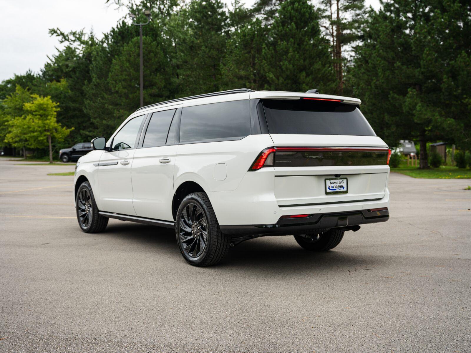 New 2026 Pristine White Metallic Tri-Coat Lincoln Reserve image 9