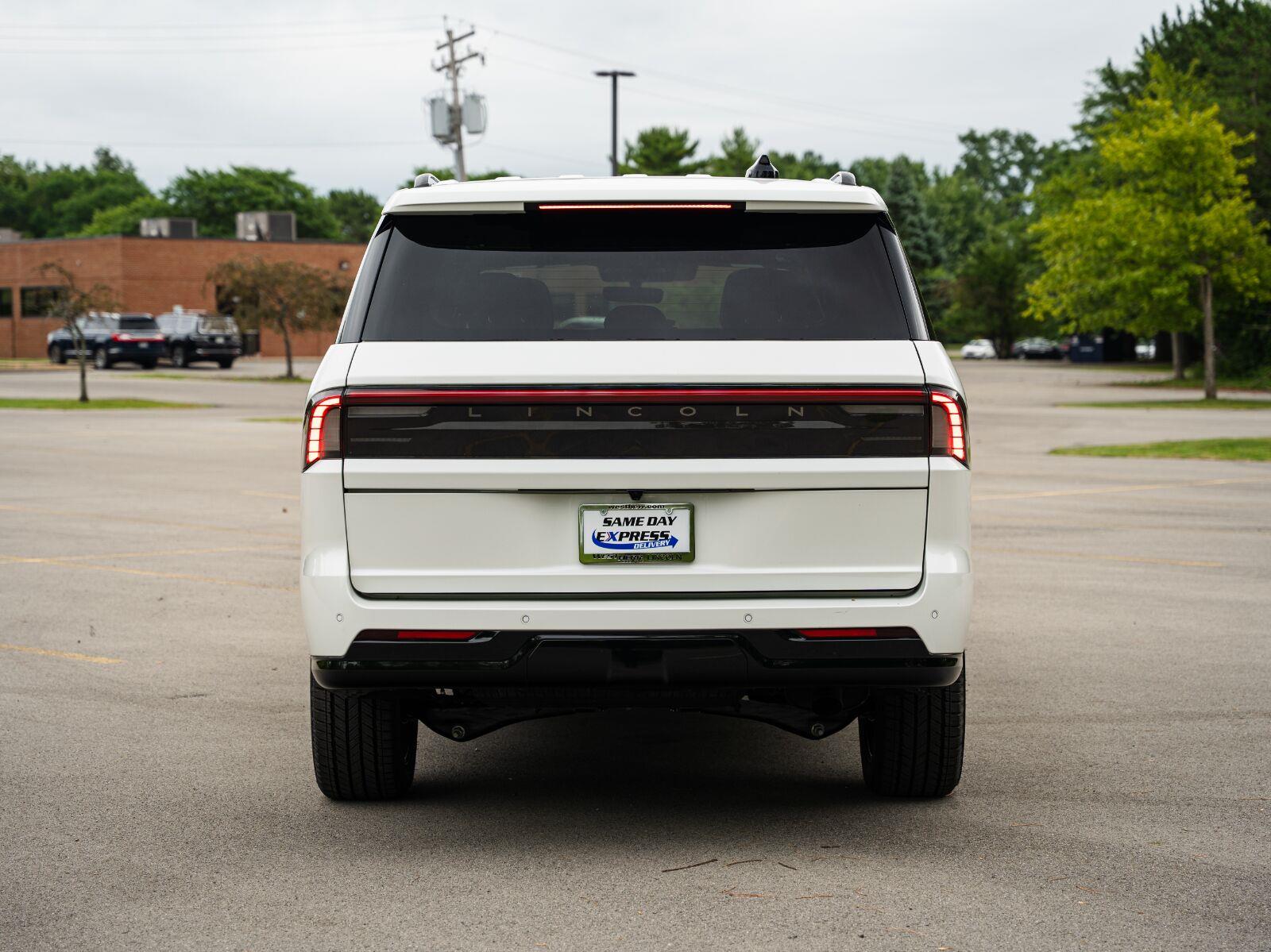 New 2026 Pristine White Metallic Tri-Coat Lincoln Reserve image 10