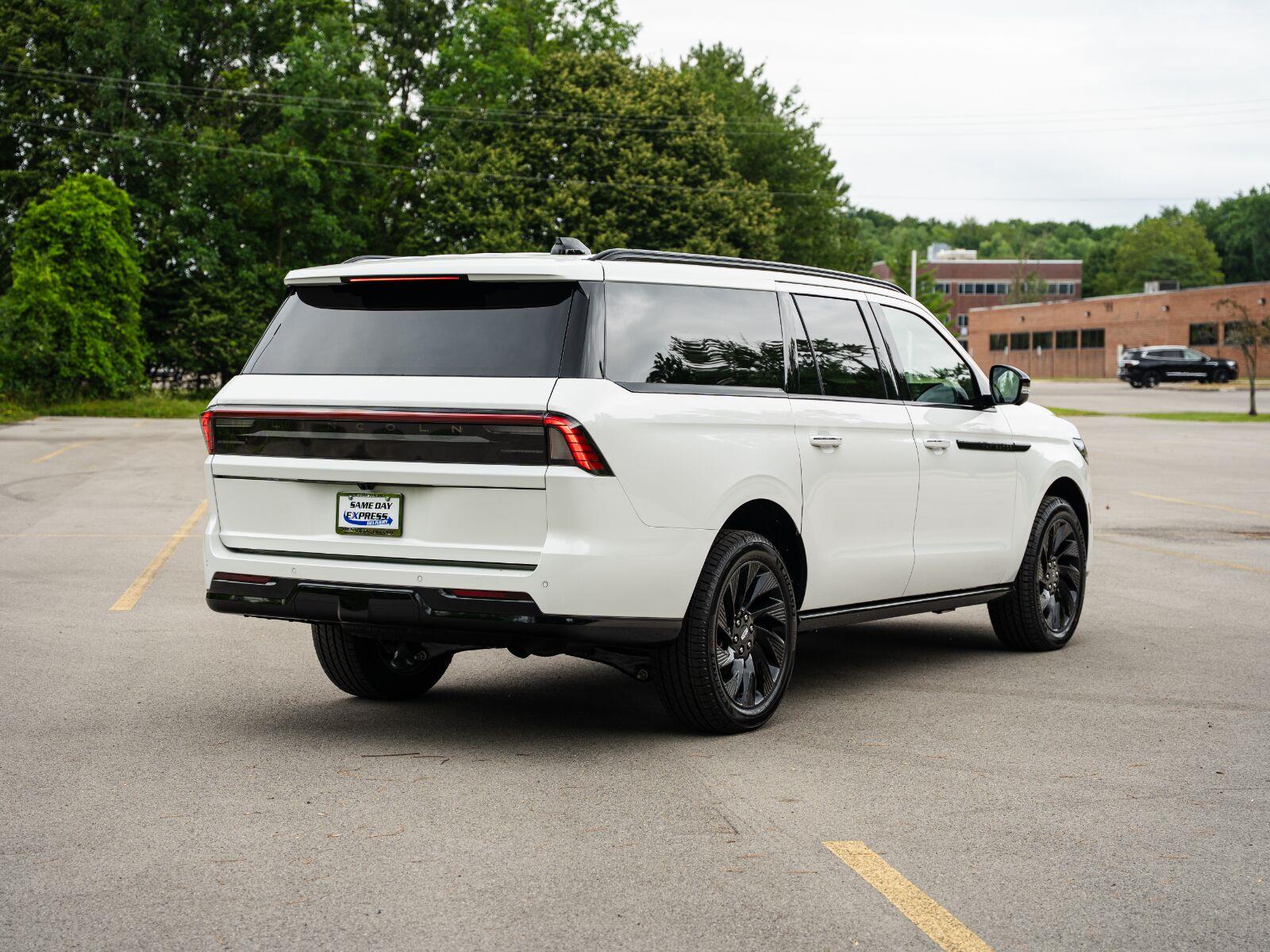 New 2026 Pristine White Metallic Tri-Coat Lincoln Reserve image 7