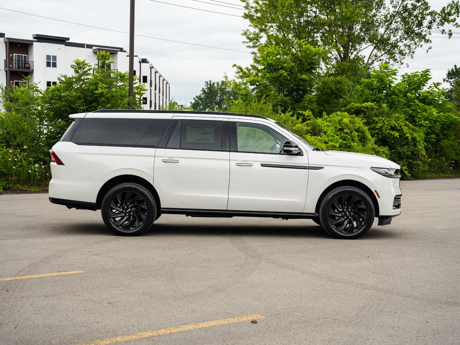 New 2026 Pristine White Metallic Tri-Coat Lincoln Reserve image 6