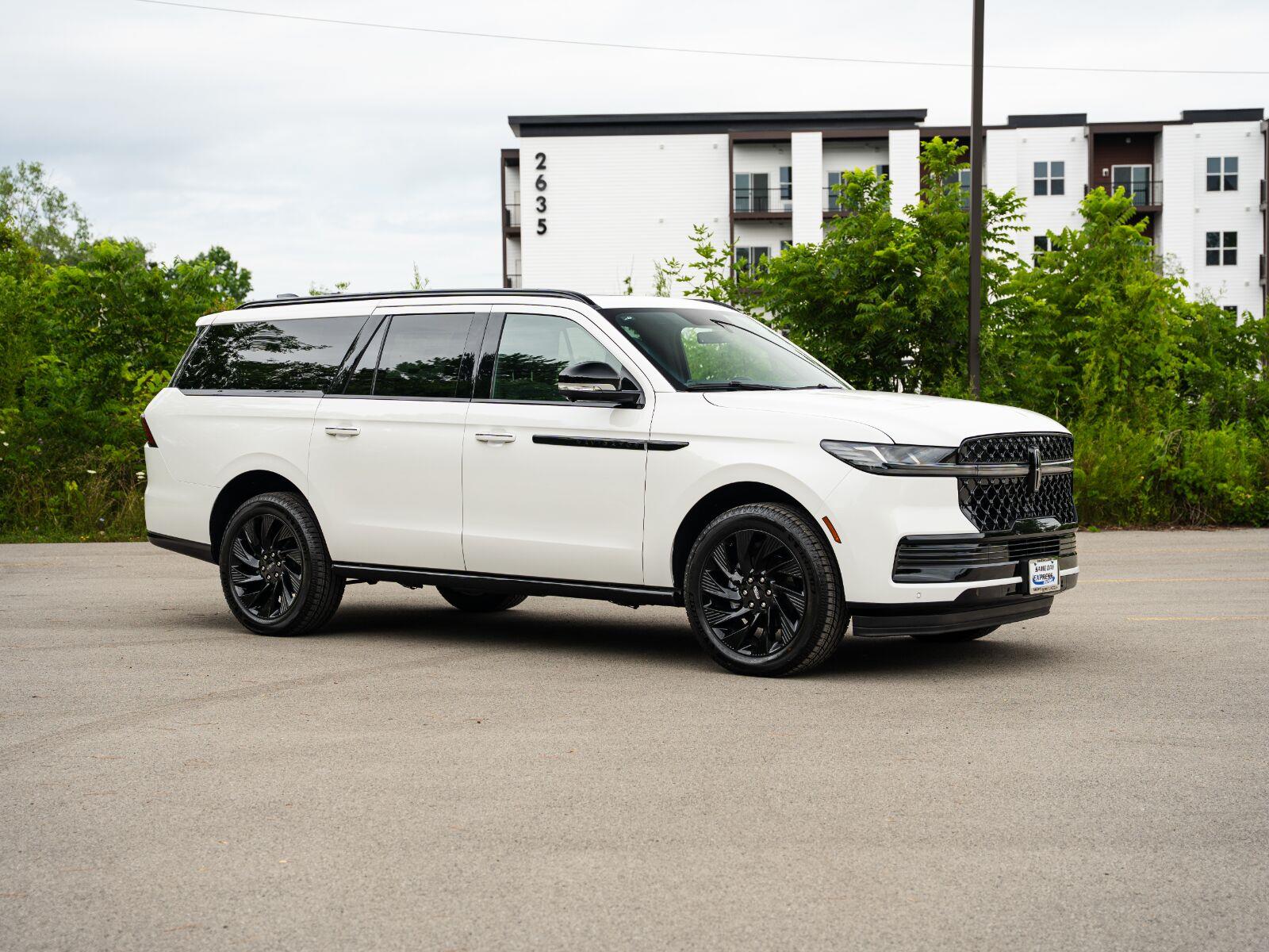 New 2026 Pristine White Metallic Tri-Coat Lincoln Reserve image 5